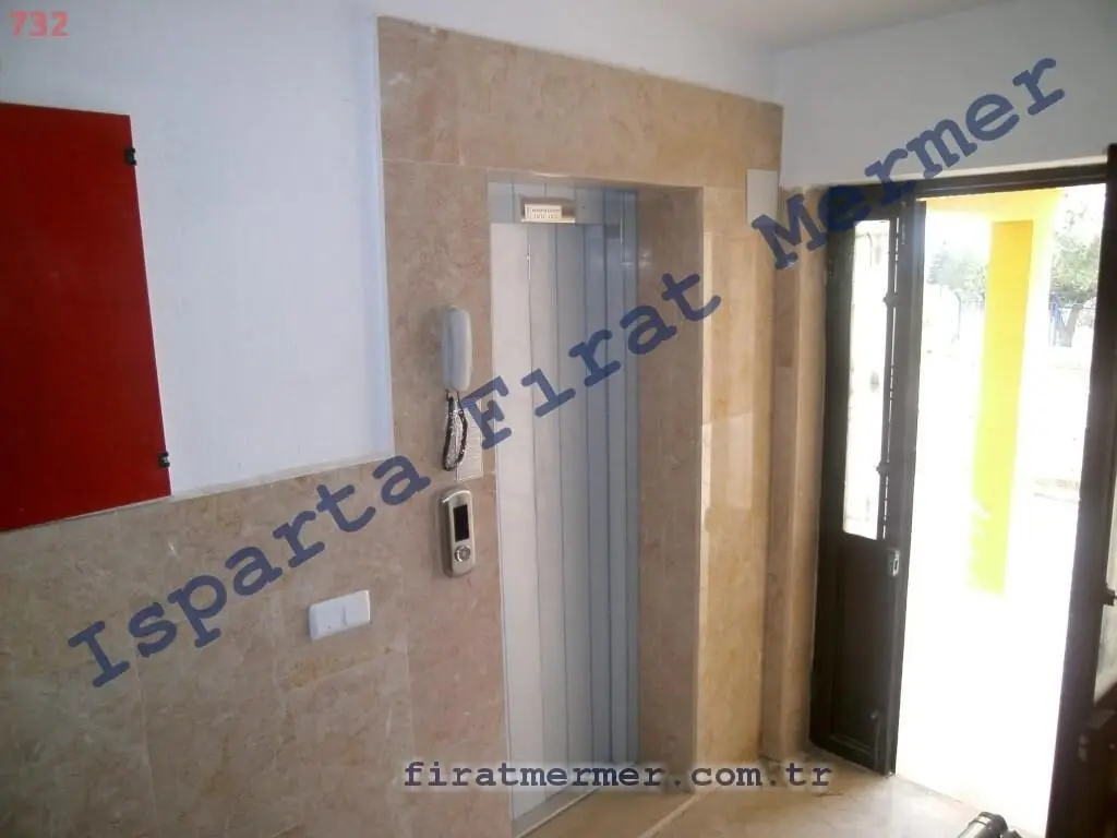 Mermerden yapılmış merdiven kaplaması ve ölçüye kesim işi — 306