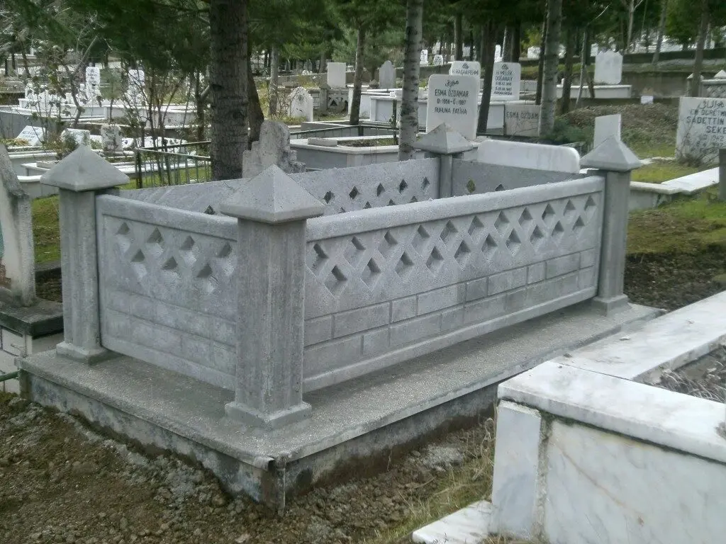 Isparta’da yapılmış, çerçeveli ve baş taşlı bir kabir — 4