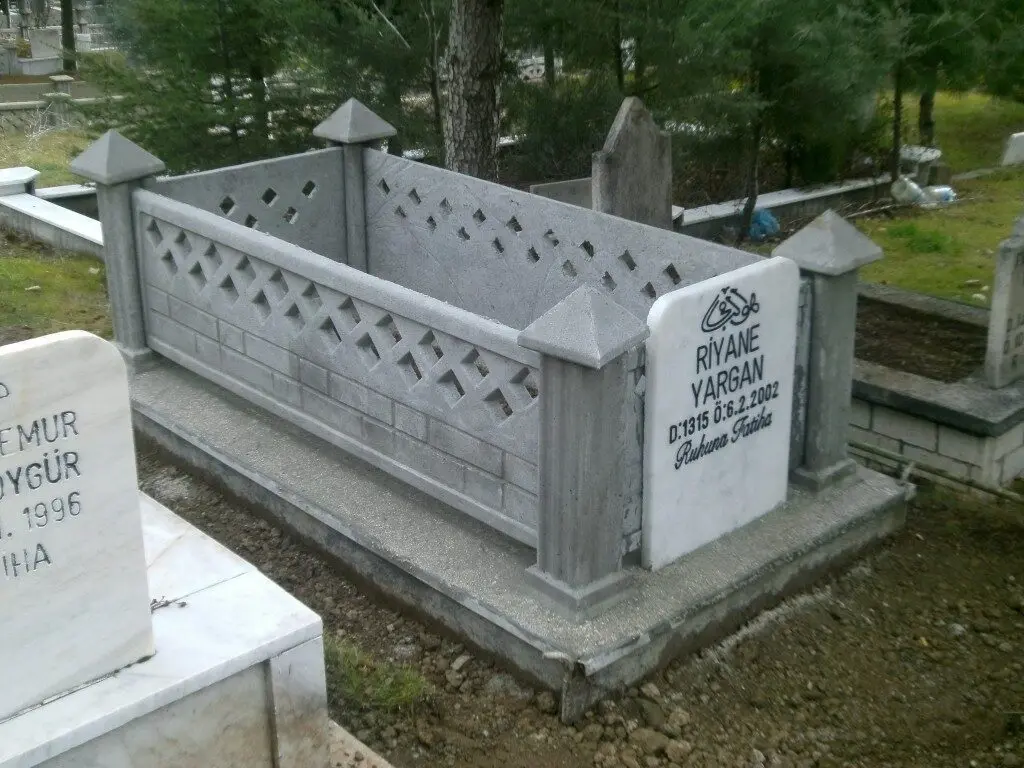 Isparta’da yapılmış, çerçeveli ve baş taşlı bir kabir — 5