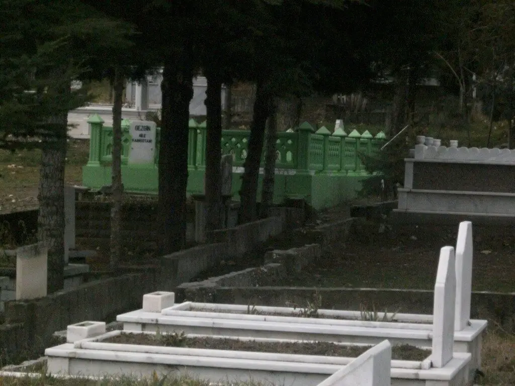 Isparta’da yapılmış, çerçeveli ve baş taşlı bir kabir — 10
