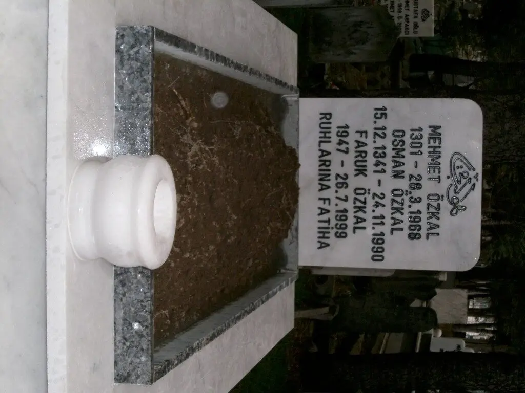 Isparta’da yapılmış, çerçeveli ve baş taşlı bir kabir — 13