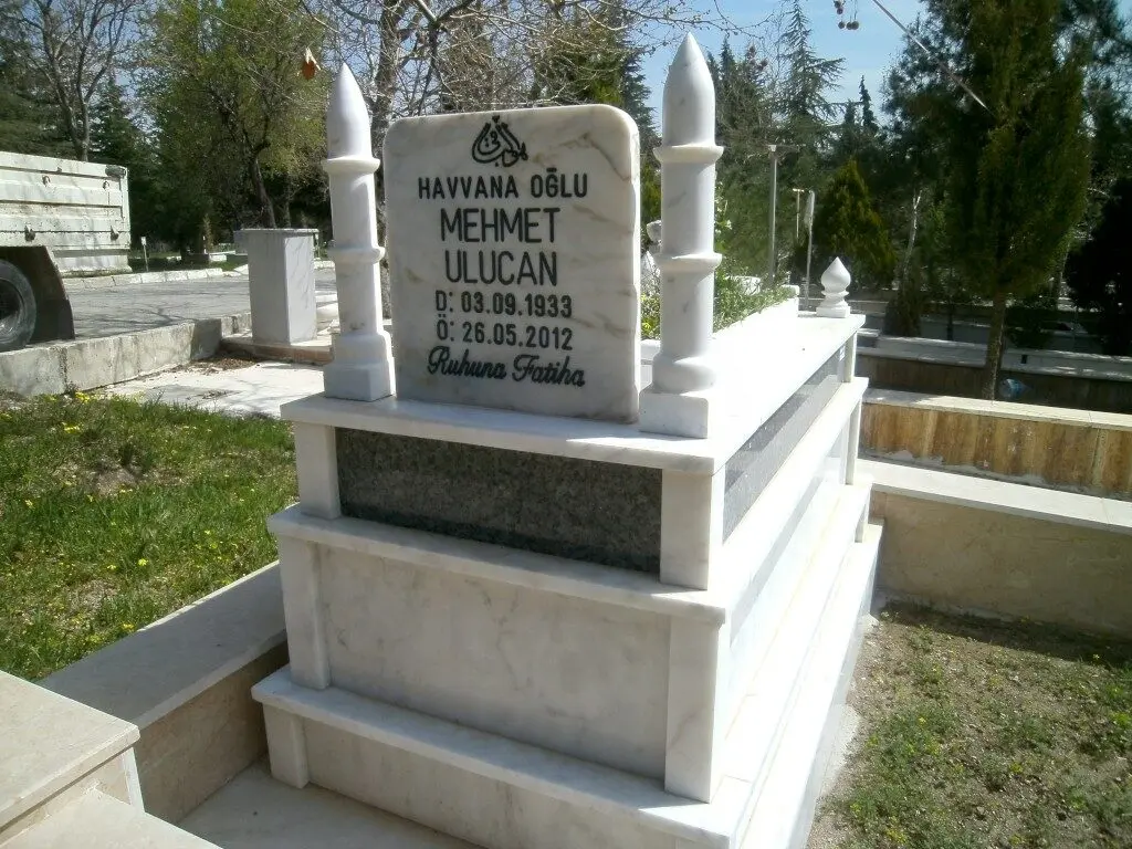 Isparta’da yapılmış, çerçeveli ve baş taşlı bir kabir — 21