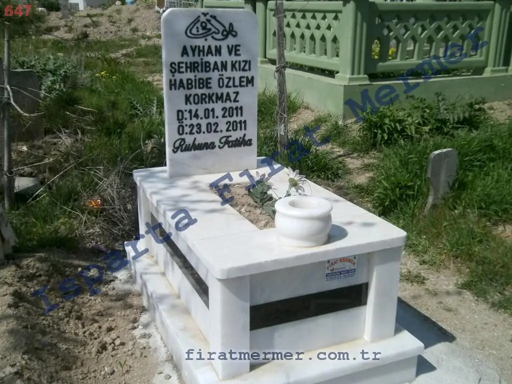 Isparta’da yapılmış, çerçeveli ve baş taşlı bir kabir — 28
