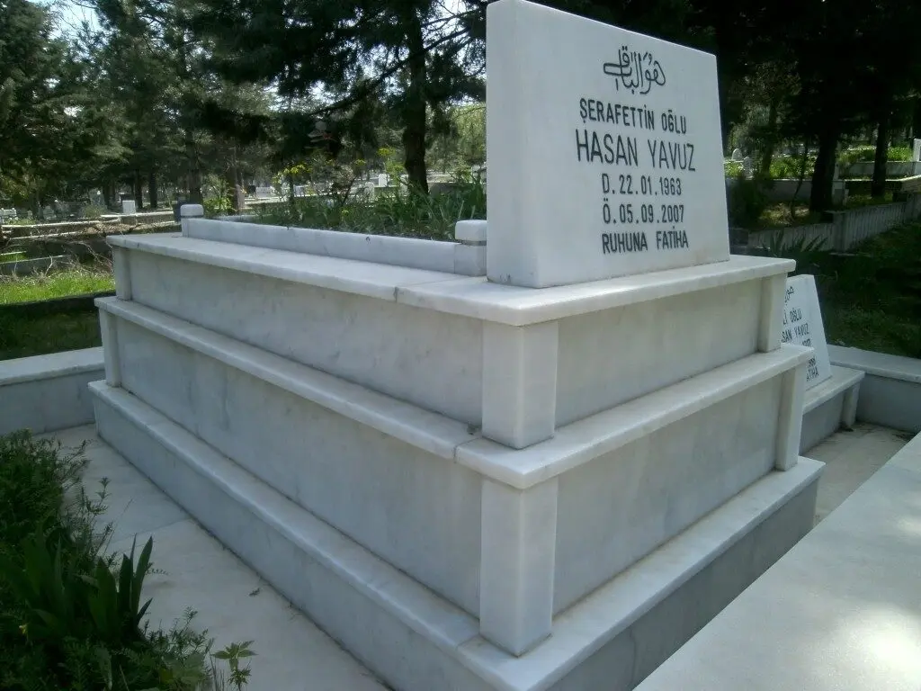 Isparta’da yapılmış, çerçeveli ve baş taşlı bir kabir — 32