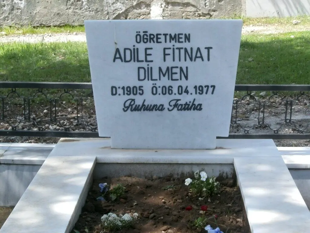 Isparta’da yapılmış, çerçeveli ve baş taşlı bir kabir — 35