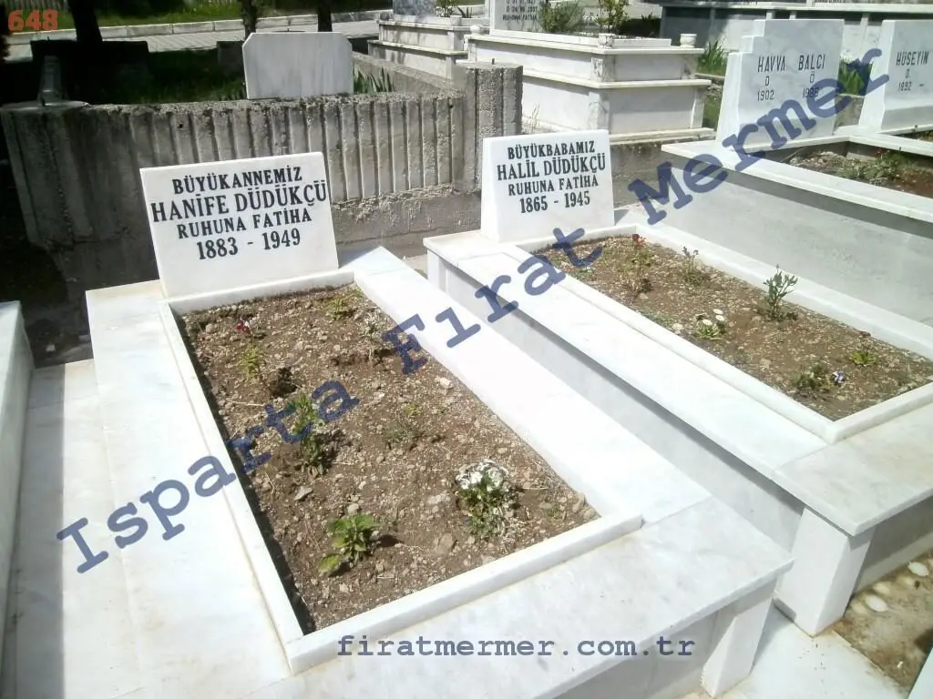 Isparta’da yapılmış, çerçeveli ve baş taşlı bir kabir — 38