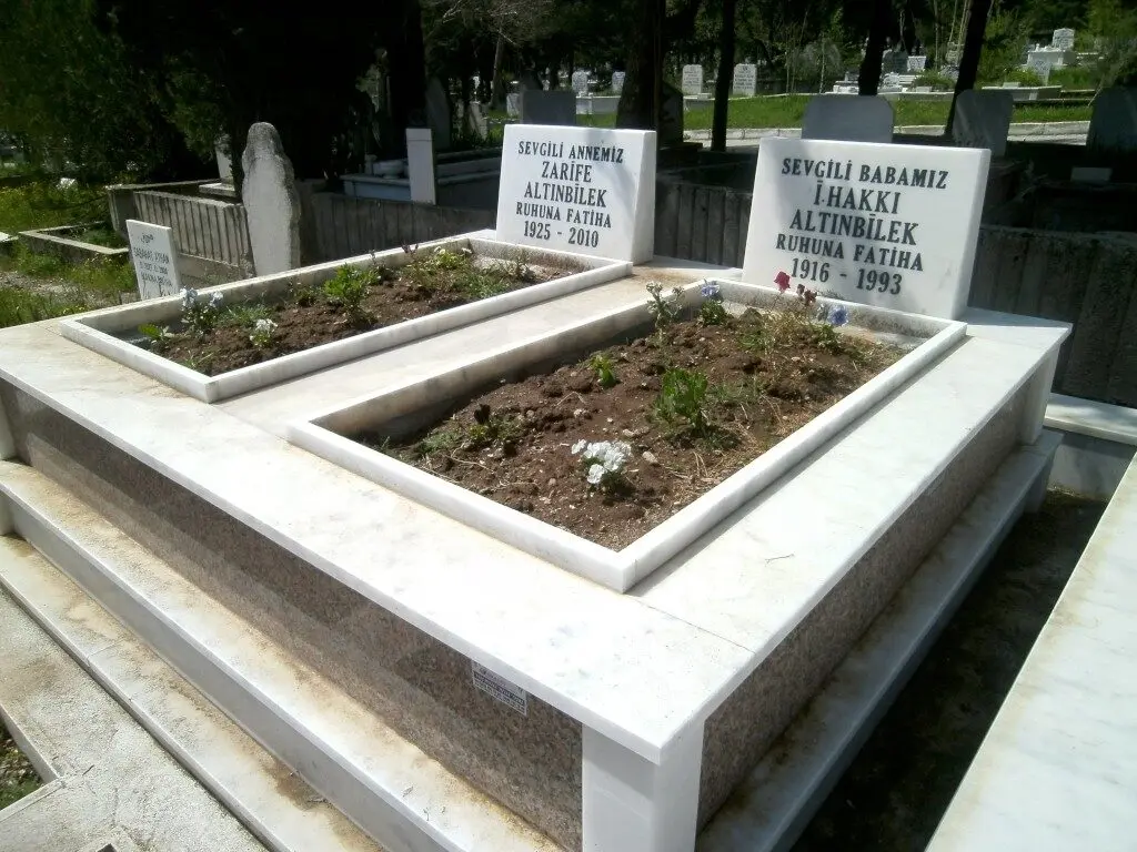 Isparta’da yapılmış, çerçeveli ve baş taşlı bir kabir — 39