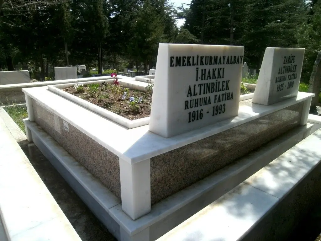 Isparta’da yapılmış, çerçeveli ve baş taşlı bir kabir — 40