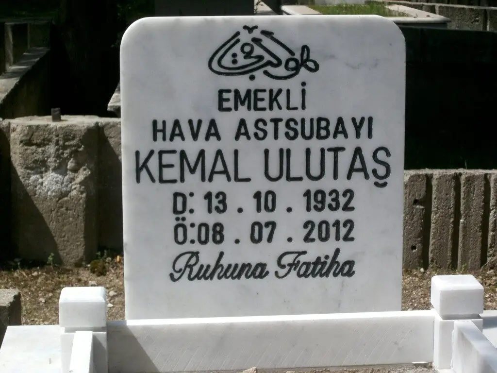 Isparta’da yapılmış, çerçeveli ve baş taşlı bir kabir — 42
