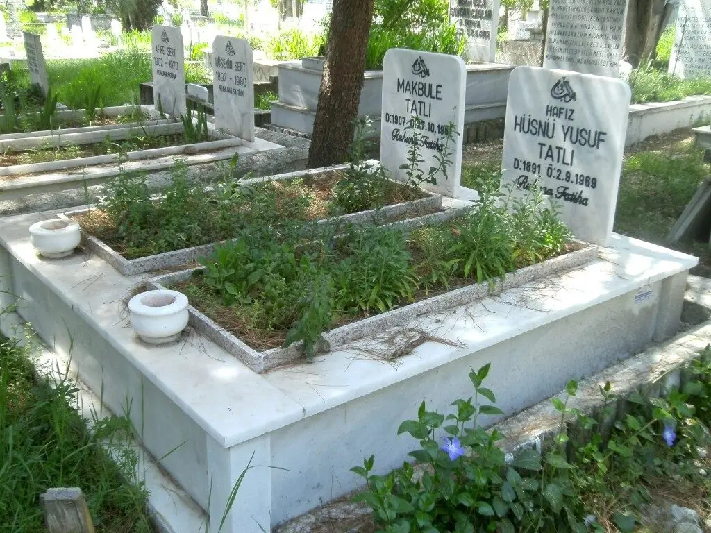 Isparta’da yapılmış, çerçeveli ve baş taşlı bir kabir — 46