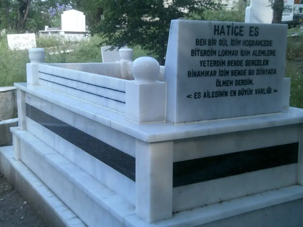 Isparta’da yapılmış, çerçeveli ve baş taşlı bir kabir — 50
