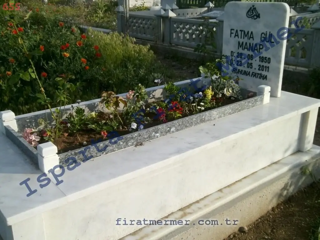 Isparta’da yapılmış, çerçeveli ve baş taşlı bir kabir — 55