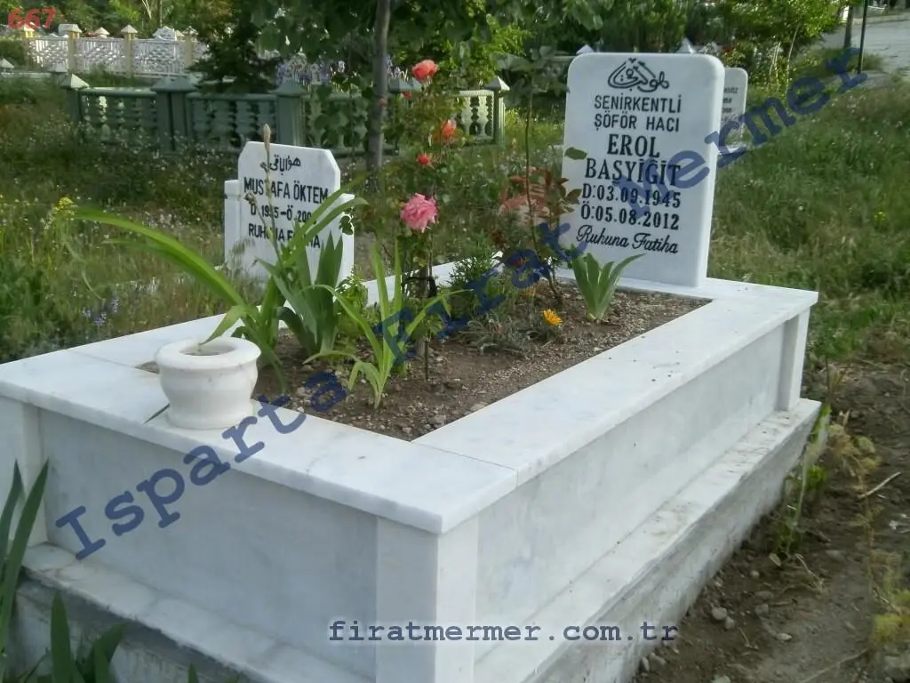 Isparta’da yapılmış, çerçeveli ve baş taşlı bir kabir — 68