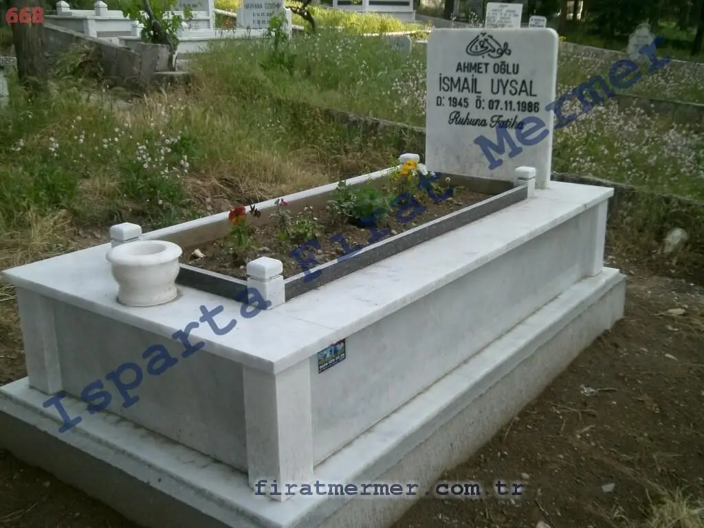 Isparta’da yapılmış, çerçeveli ve baş taşlı bir kabir — 70