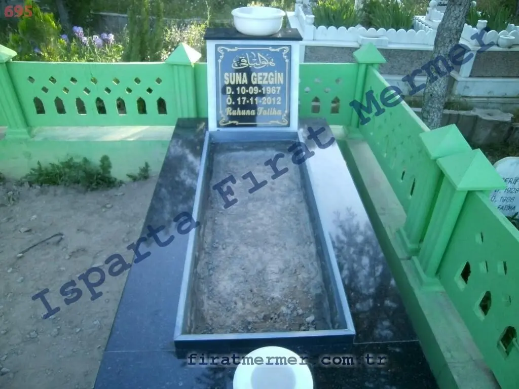 Isparta’da yapılmış, çerçeveli ve baş taşlı bir kabir — 95