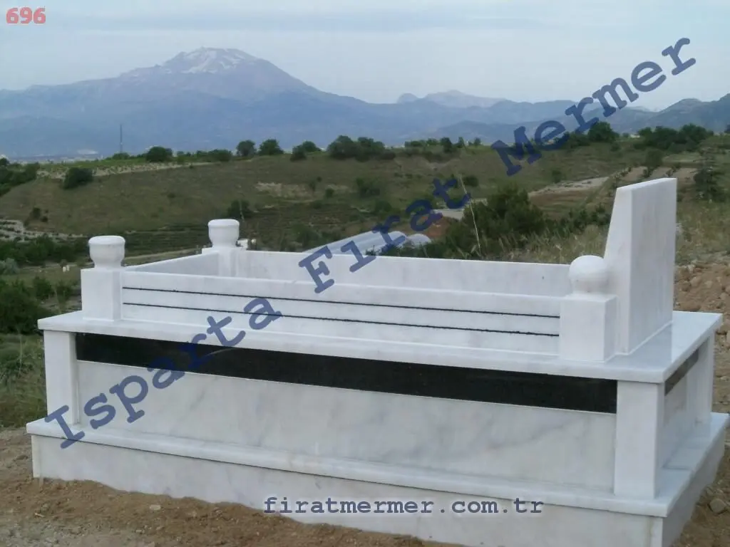 Isparta’da yapılmış, çerçeveli ve baş taşlı bir kabir — 98