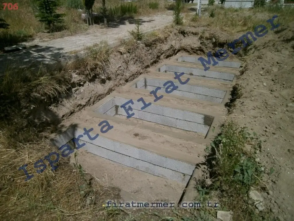 Mezarın, taş kaplama öncesi hazırlanan alt yapısı — 270