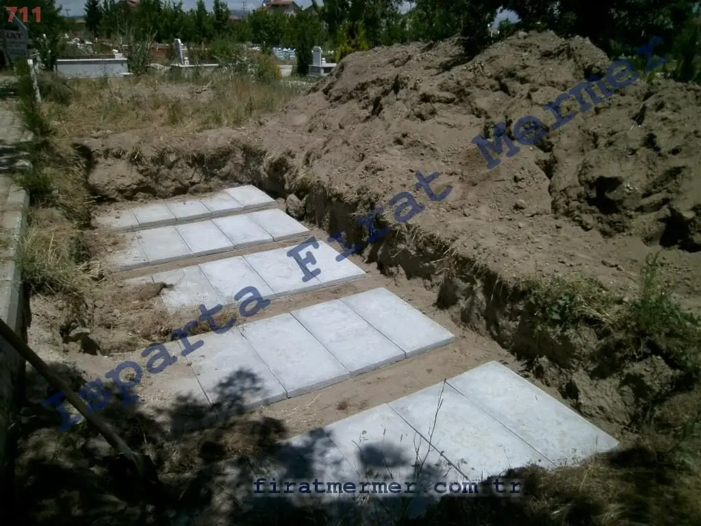 Mezarın, taş kaplama öncesi hazırlanan alt yapısı — 275