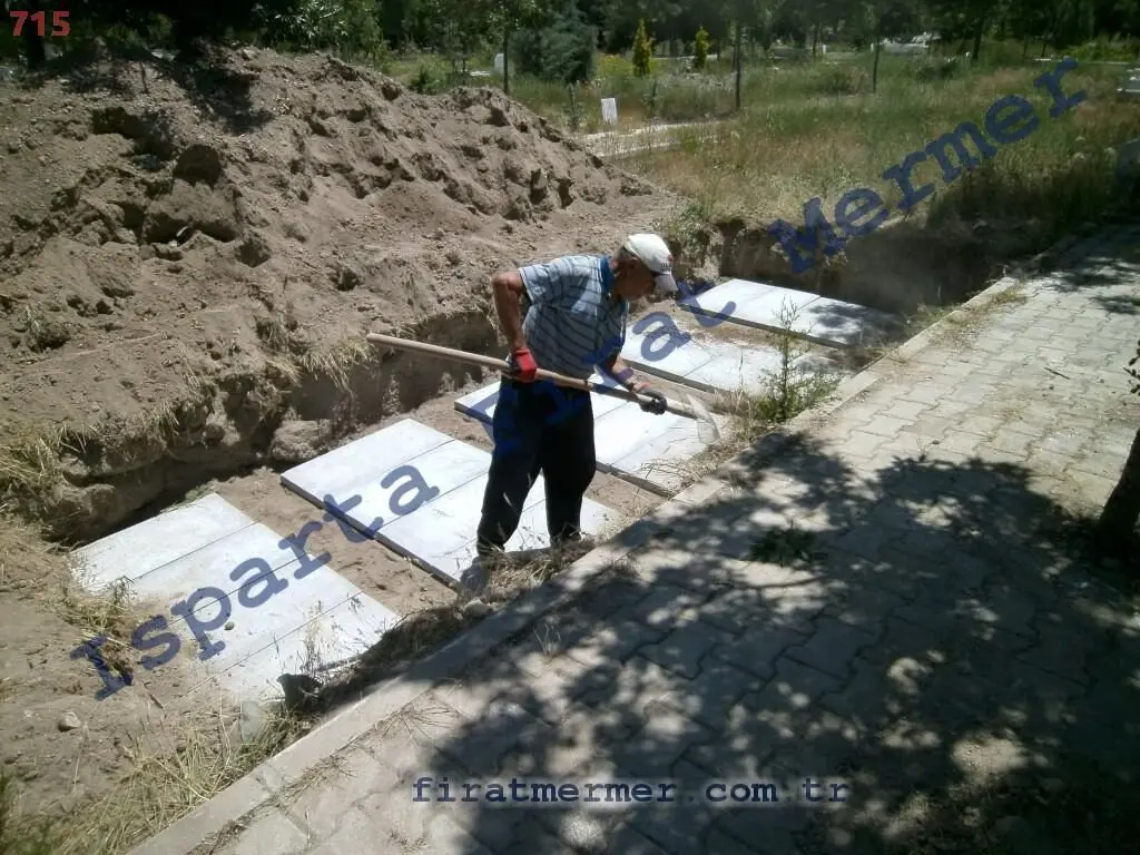 Mezarın, taş kaplama öncesi hazırlanan alt yapısı — 277