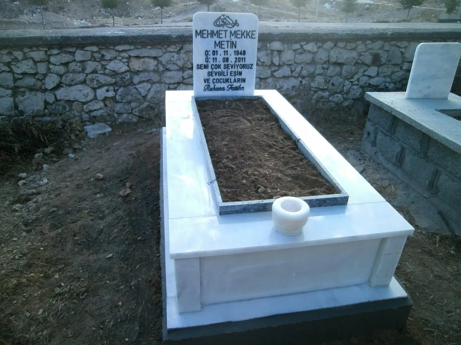 Isparta’da yapılmış, çerçeveli ve baş taşlı bir kabir — 115