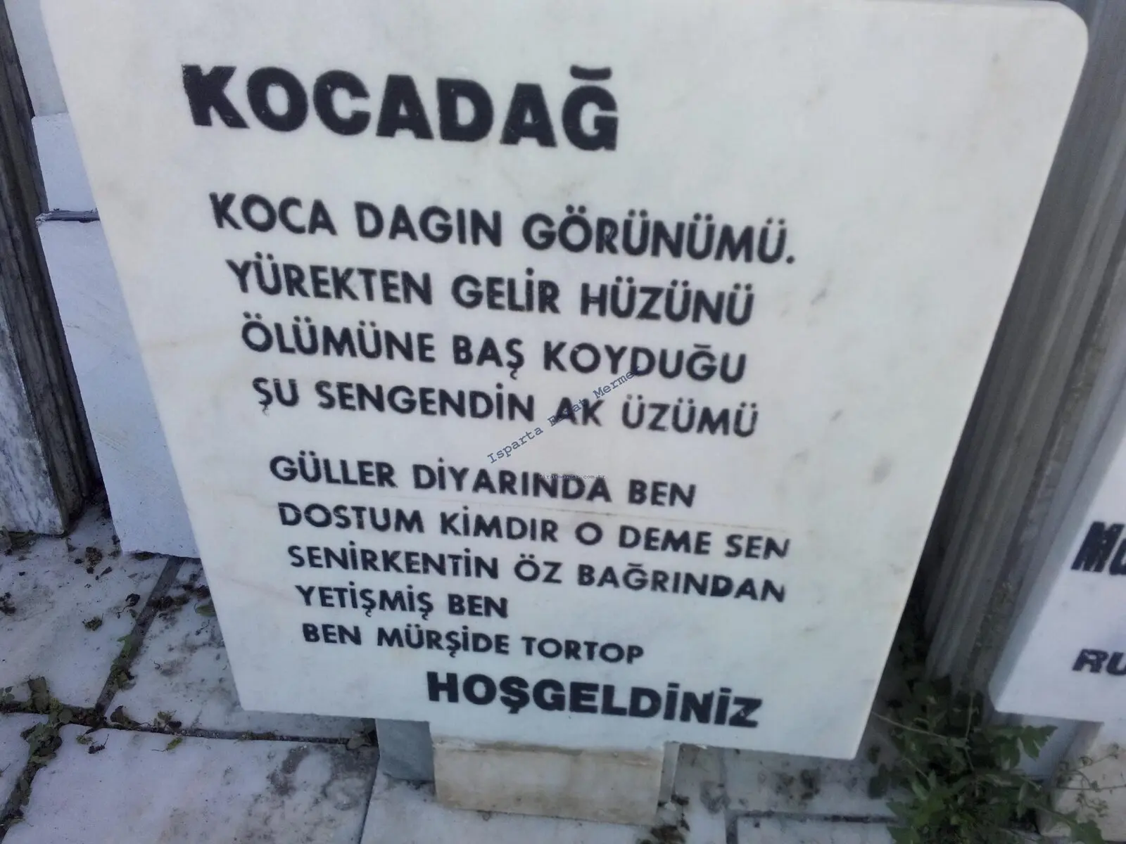 Isparta’da yapılmış, çerçeveli ve baş taşlı bir kabir — 141