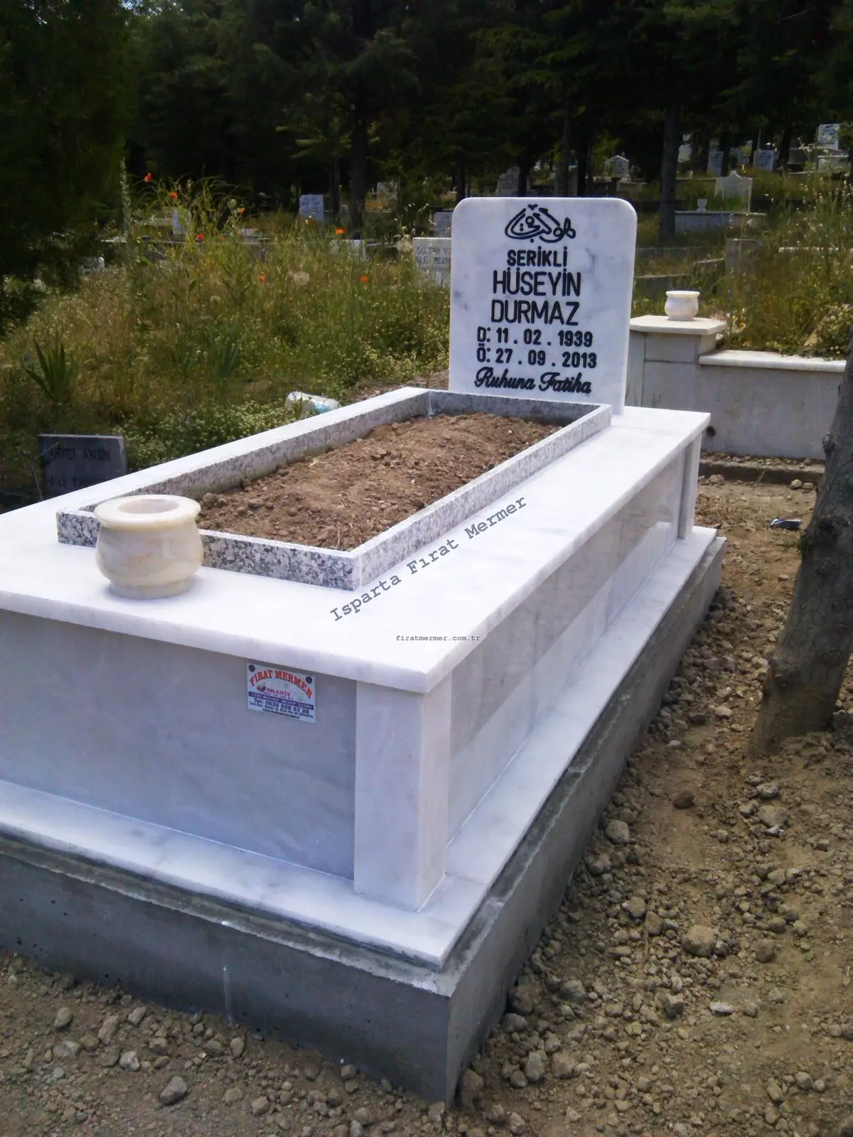 Isparta’da yapılmış, çerçeveli ve baş taşlı bir kabir — 147