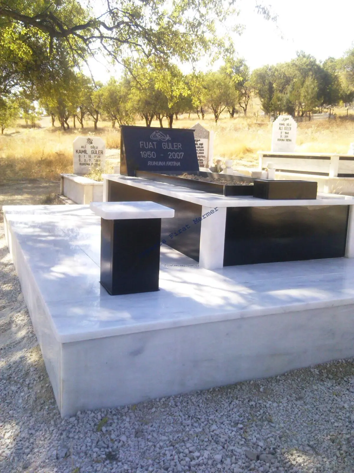 Isparta’da yapılmış, çerçeveli ve baş taşlı bir kabir — 160