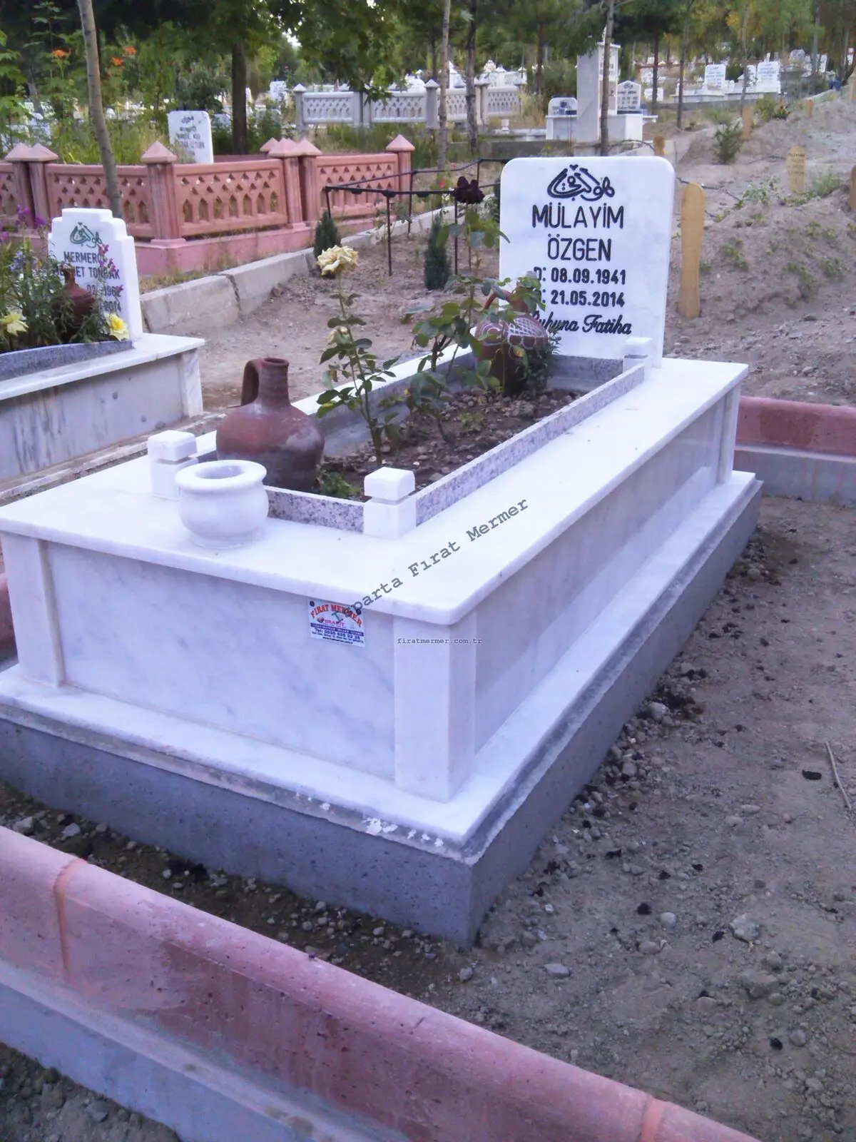 Isparta’da yapılmış, çerçeveli ve baş taşlı bir kabir — 161