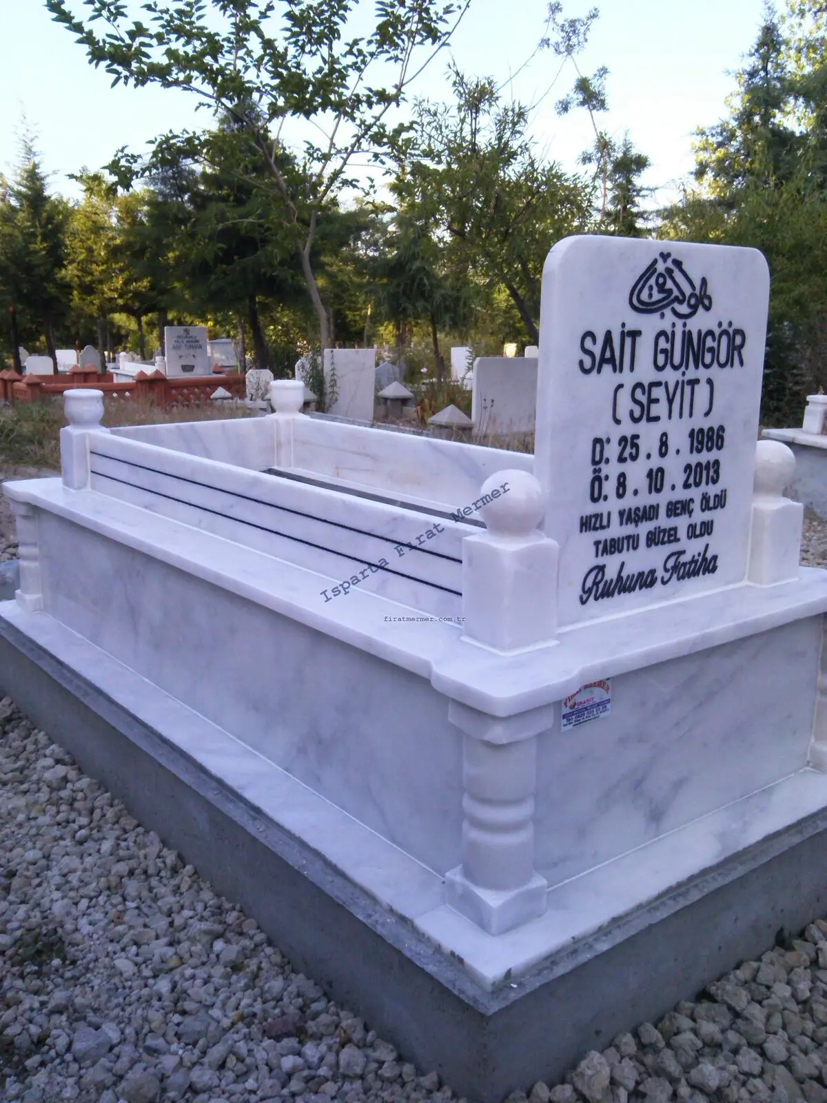 Isparta’da yapılmış, çerçeveli ve baş taşlı bir kabir — 162