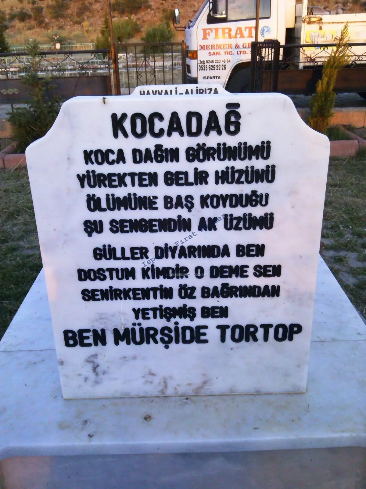 Isparta’da yapılmış, çerçeveli ve baş taşlı bir kabir — 164