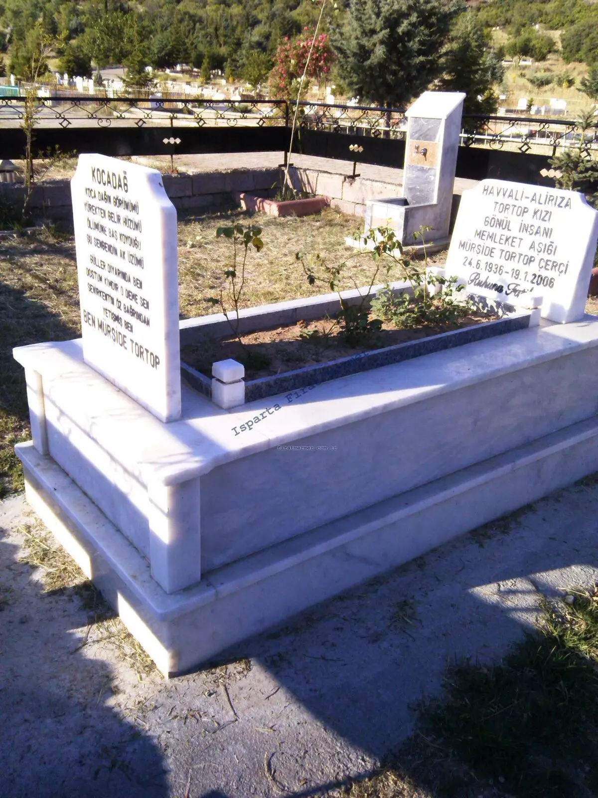 Isparta’da yapılmış, çerçeveli ve baş taşlı bir kabir — 167