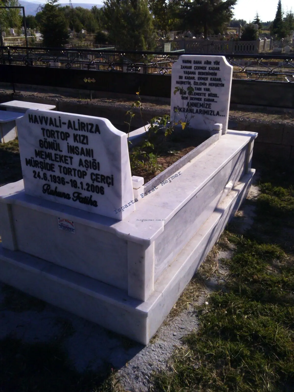 Isparta’da yapılmış, çerçeveli ve baş taşlı bir kabir — 169