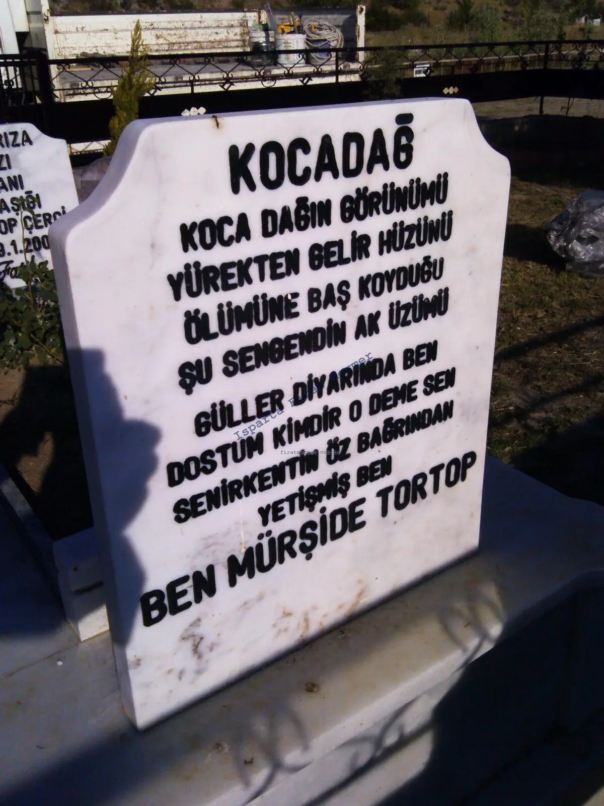Isparta’da yapılmış, çerçeveli ve baş taşlı bir kabir — 170