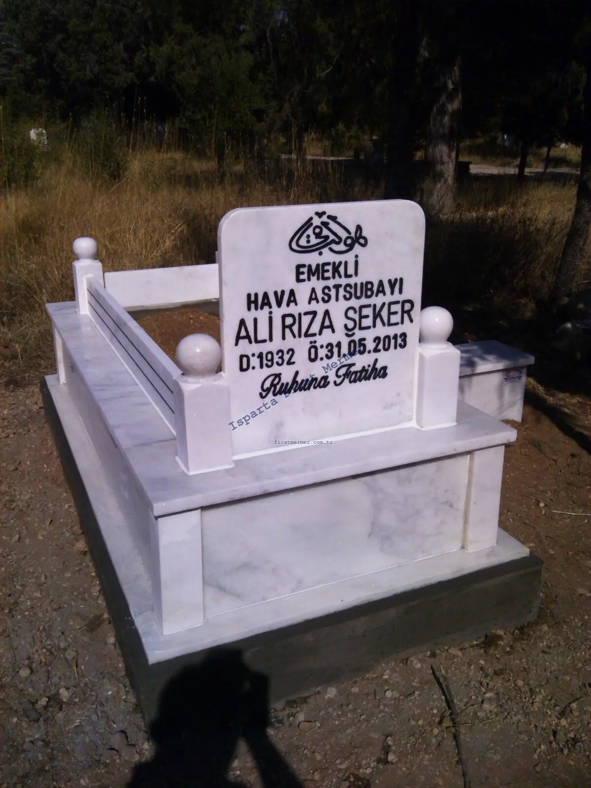 Isparta’da yapılmış, çerçeveli ve baş taşlı bir kabir — 172