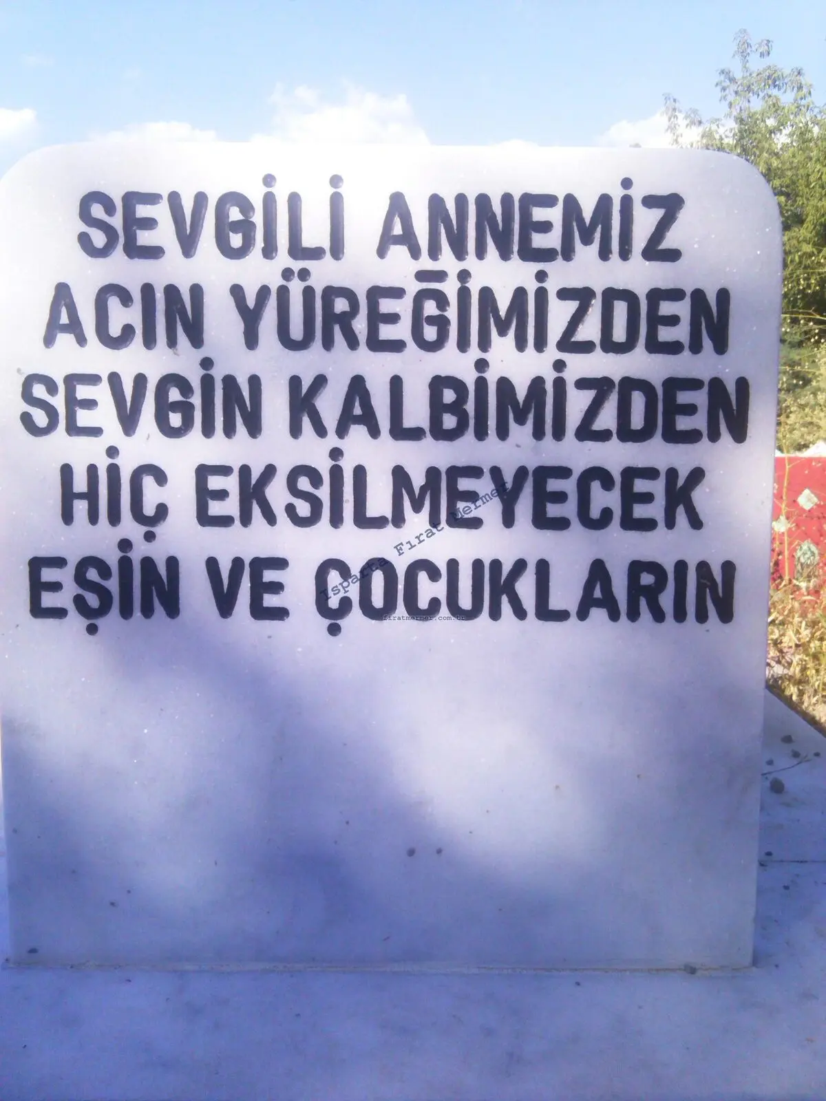 Isparta’da yapılmış, çerçeveli ve baş taşlı bir kabir — 175
