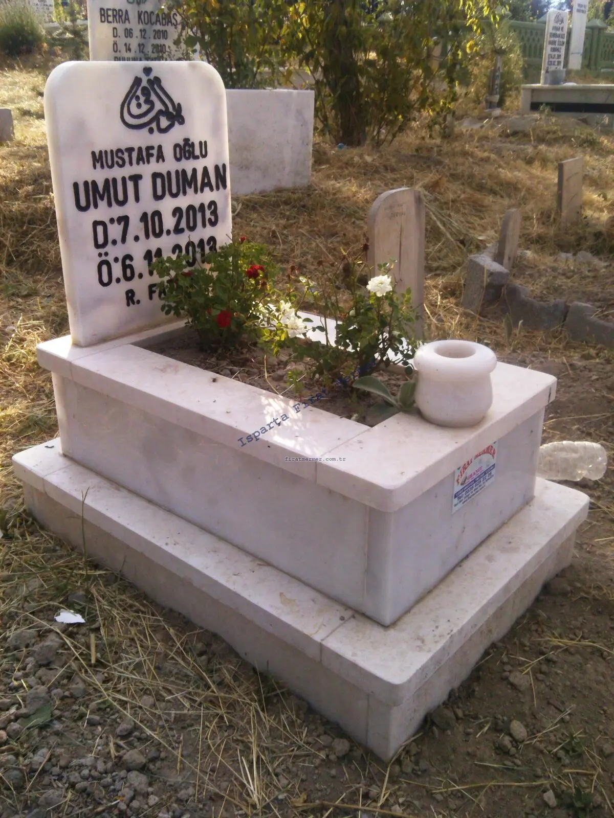 Isparta’da yapılmış, çerçeveli ve baş taşlı bir kabir — 179