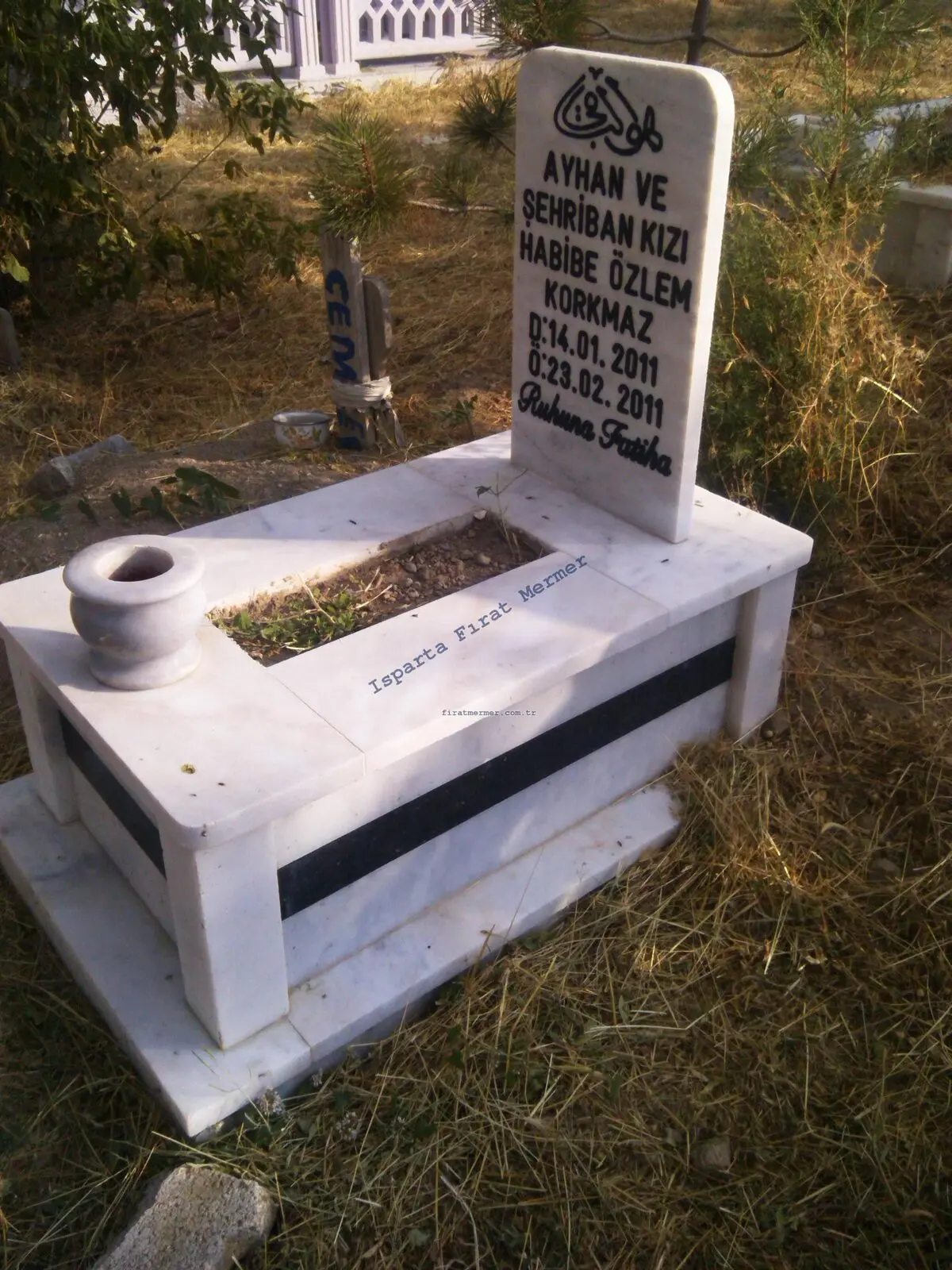 Isparta’da yapılmış, çerçeveli ve baş taşlı bir kabir — 180