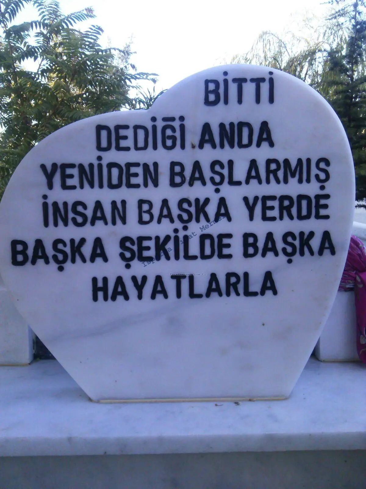 Isparta’da yapılmış, çerçeveli ve baş taşlı bir kabir — 182
