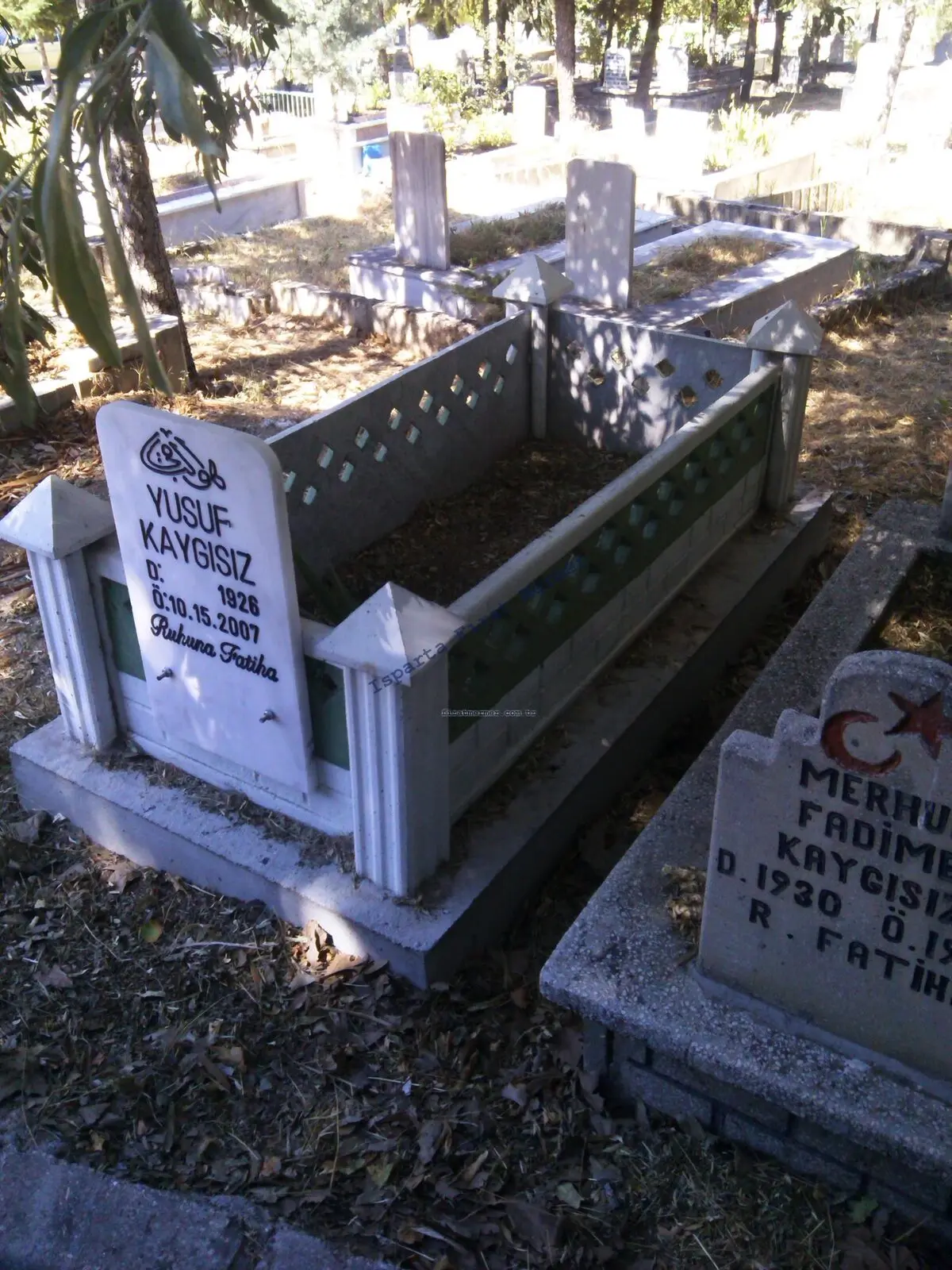 Isparta’da yapılmış, çerçeveli ve baş taşlı bir kabir — 190