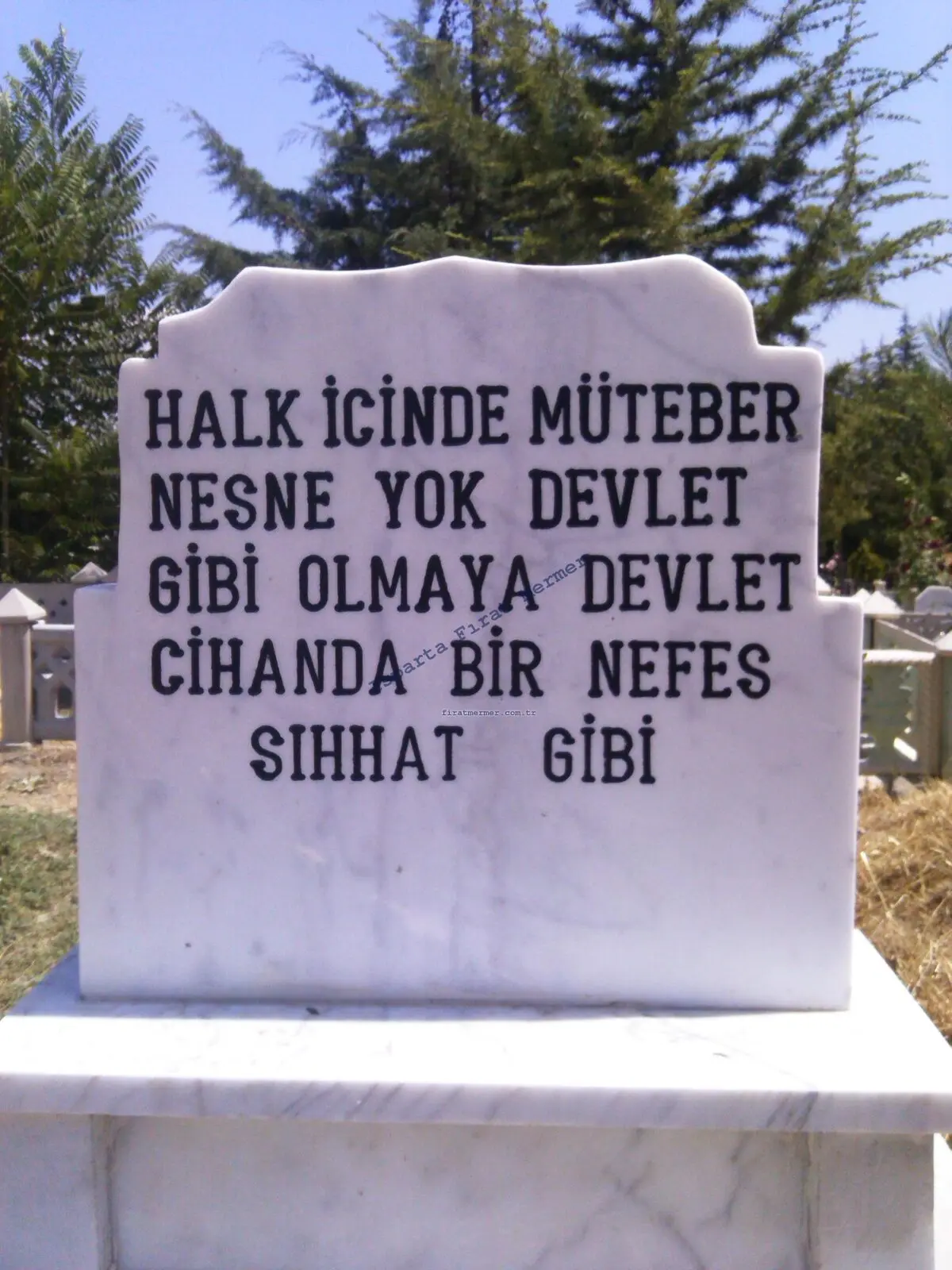 Isparta’da yapılmış, çerçeveli ve baş taşlı bir kabir — 191
