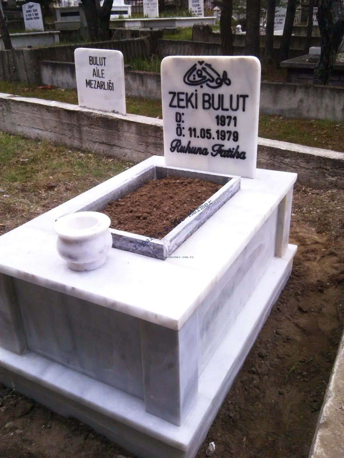 Isparta’da yapılmış, çerçeveli ve baş taşlı bir kabir — 199
