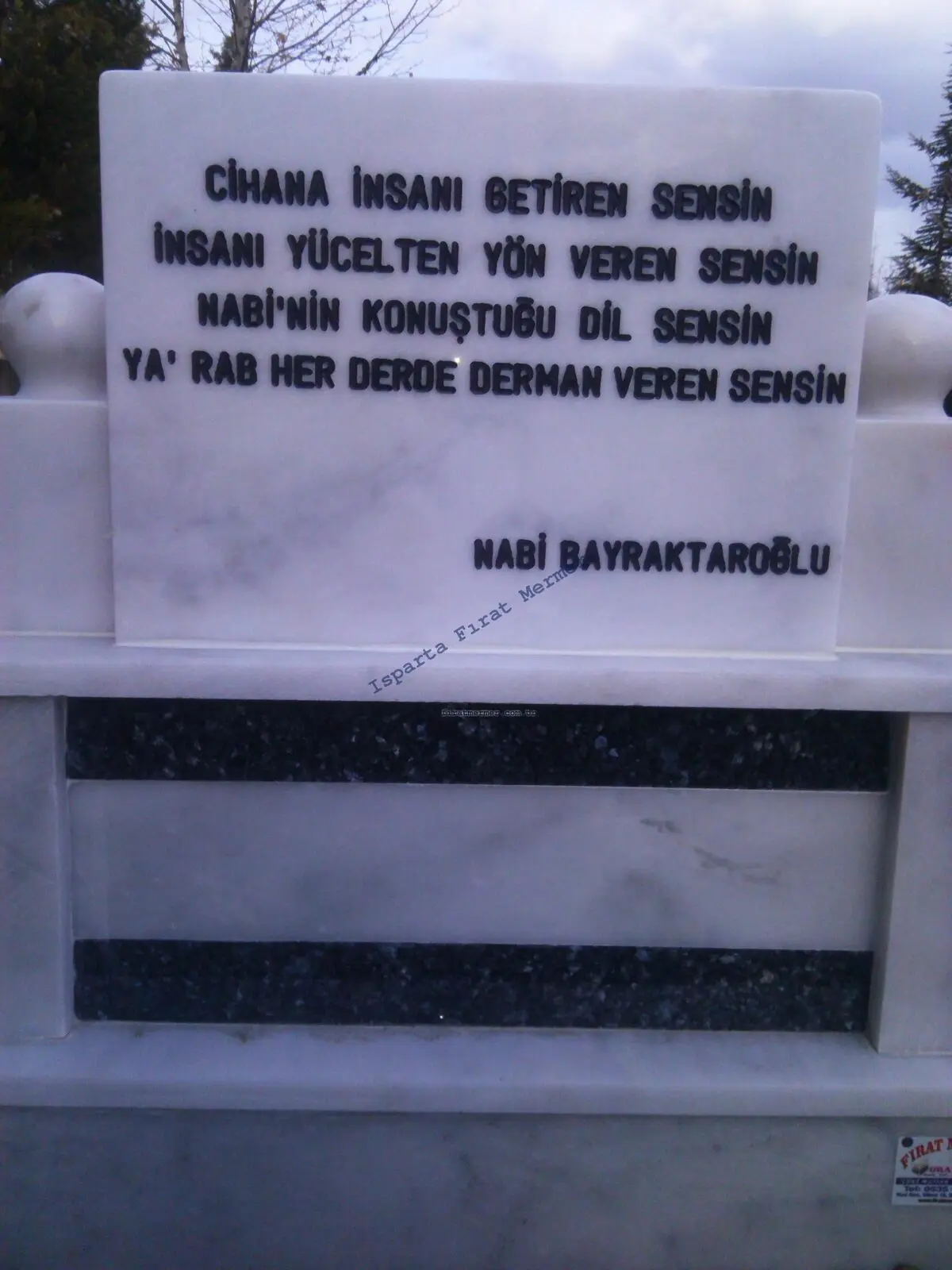 Isparta’da yapılmış, çerçeveli ve baş taşlı bir kabir — 202