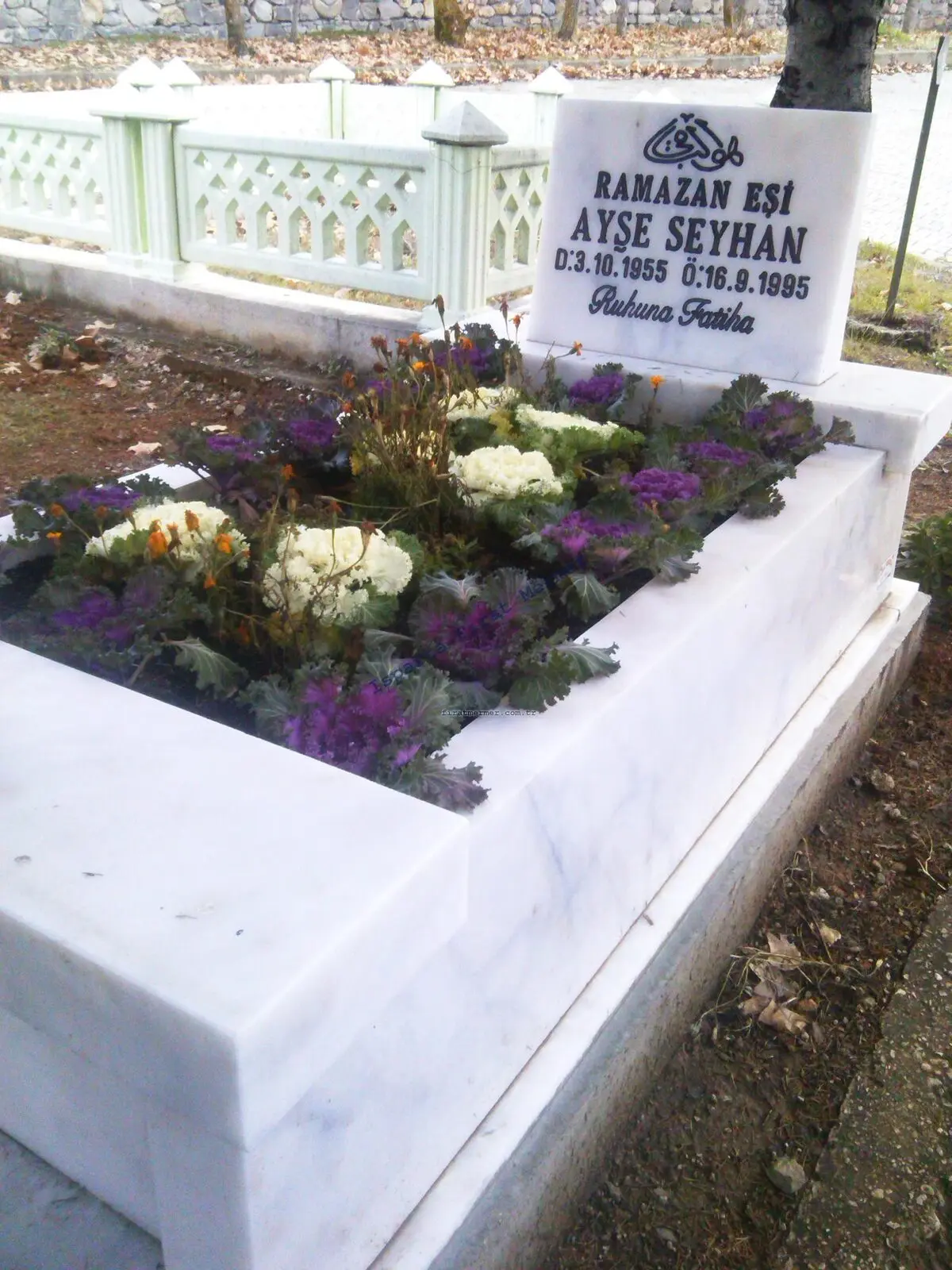 Isparta’da yapılmış, çerçeveli ve baş taşlı bir kabir — 204