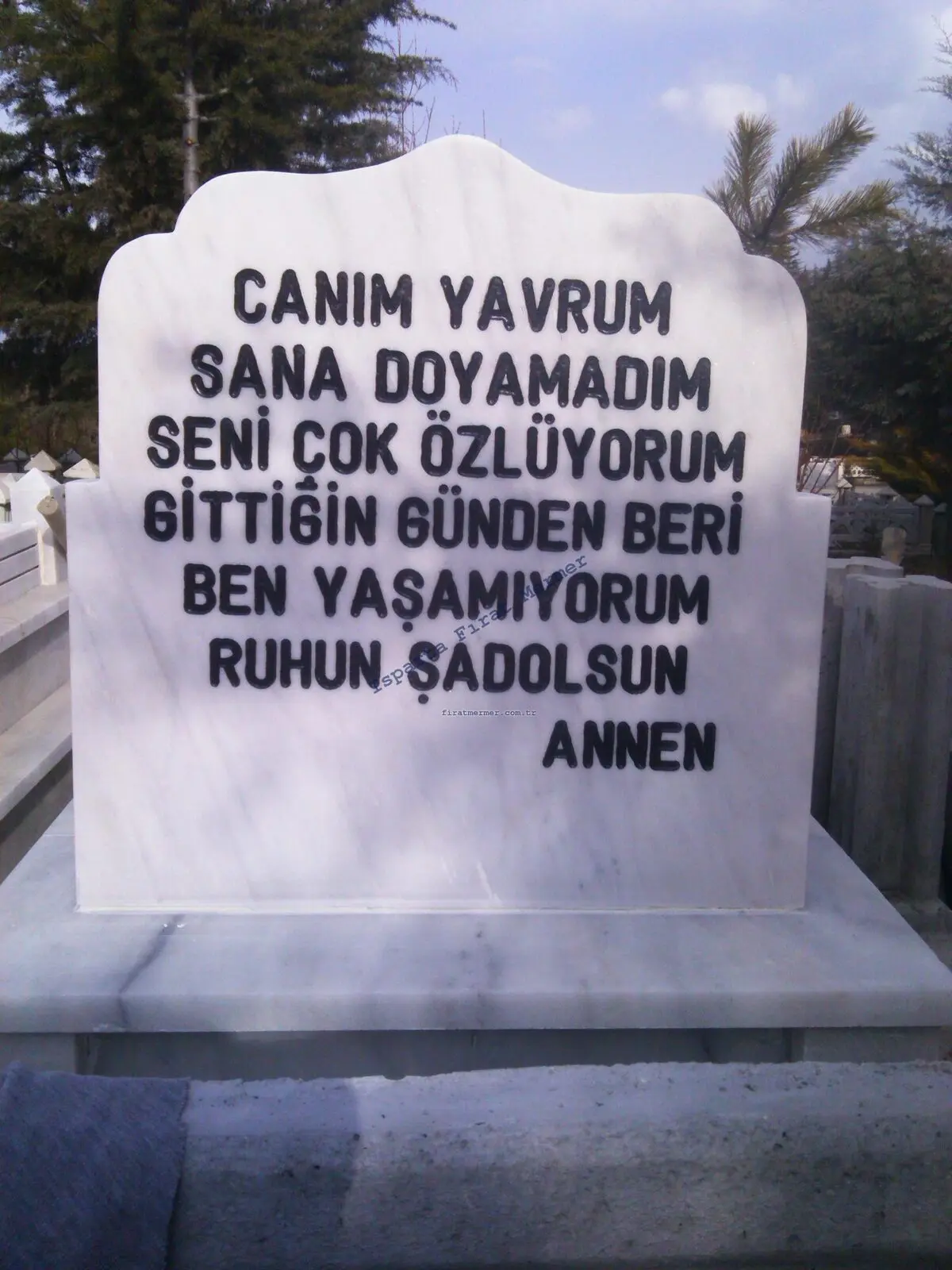Isparta’da yapılmış, çerçeveli ve baş taşlı bir kabir — 207