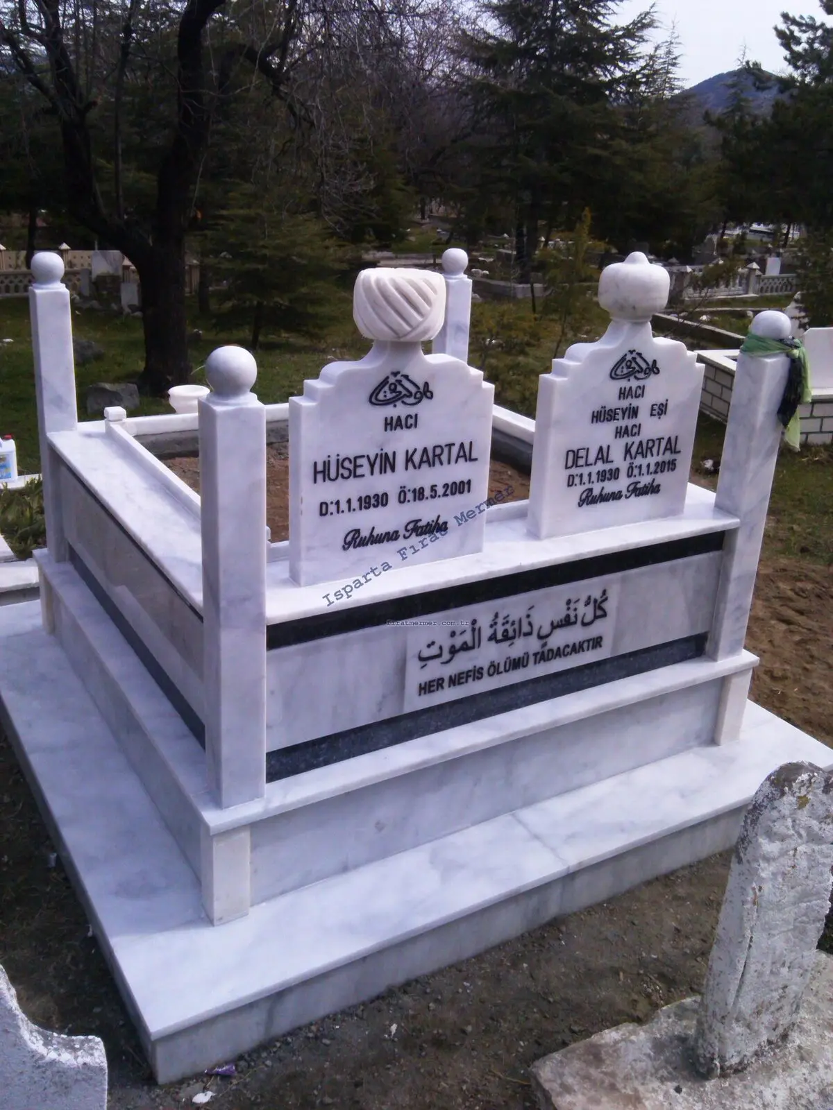 Isparta’da yapılmış, çerçeveli ve baş taşlı bir kabir — 209