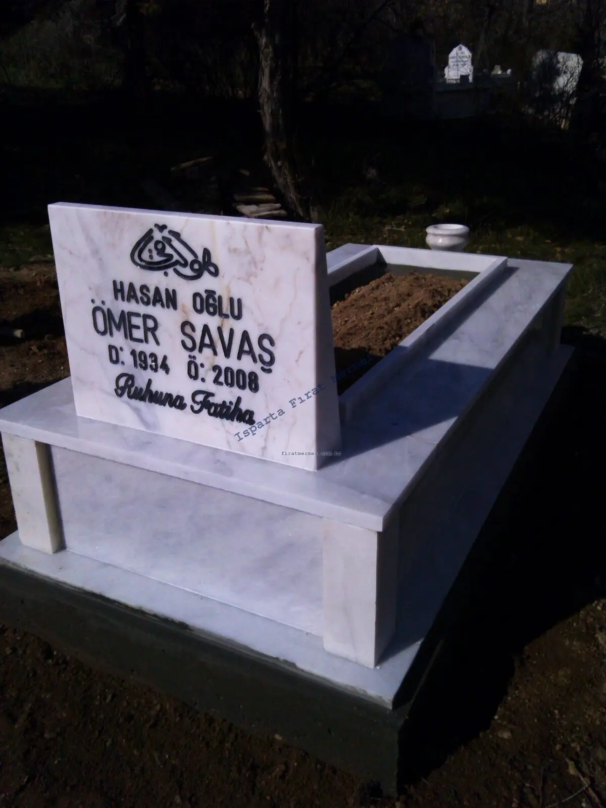 Isparta’da yapılmış, çerçeveli ve baş taşlı bir kabir — 214