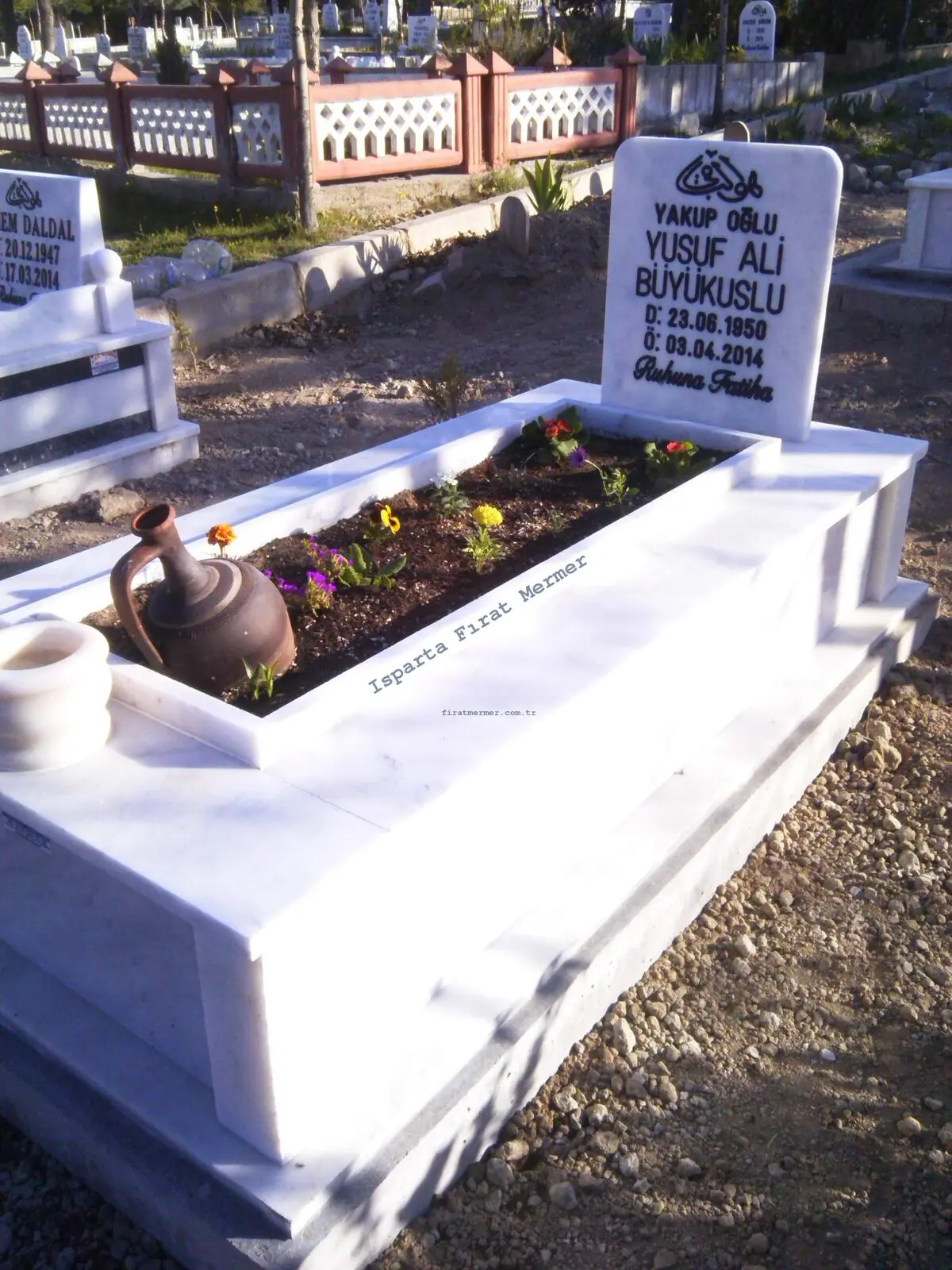 Isparta’da yapılmış, çerçeveli ve baş taşlı bir kabir — 217