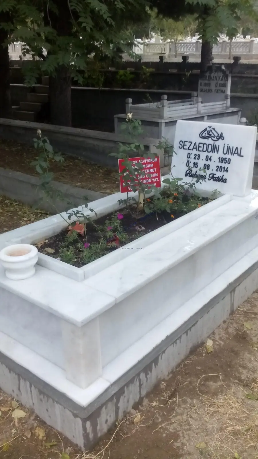 Isparta’da yapılmış, çerçeveli ve baş taşlı bir kabir — 220