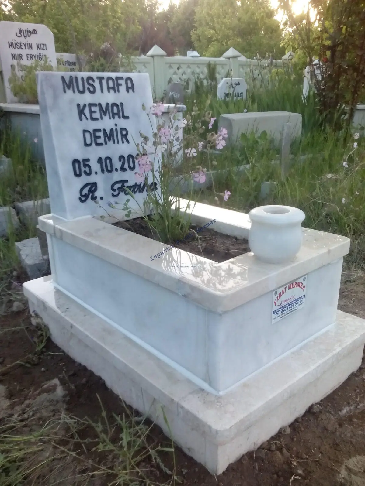Isparta’da yapılmış, çerçeveli ve baş taşlı bir kabir — 228