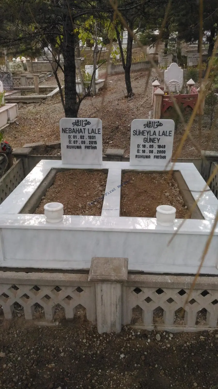 Isparta’da yapılmış, çerçeveli ve baş taşlı bir kabir — 238